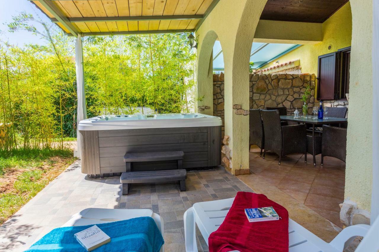 Lee House, Wi-Fi,Free Parking, Hot Tube Villa Peroj Exterior foto