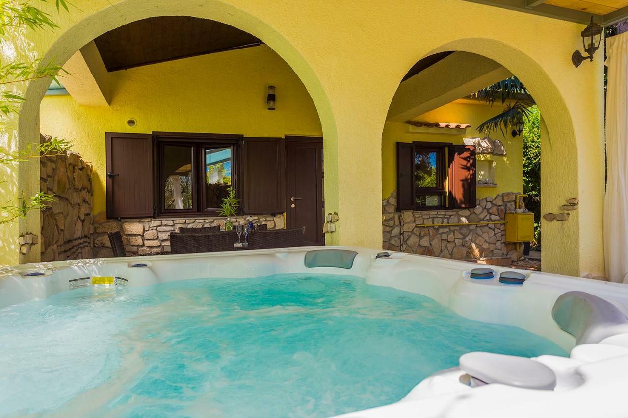 Lee House, Wi-Fi,Free Parking, Hot Tube Villa Peroj Exterior foto